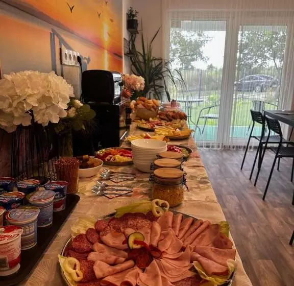 Aamiaismajoitus (B&B) See Panzió