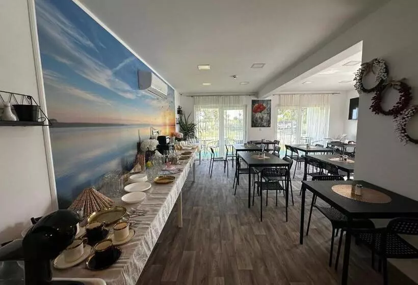 Aamiaismajoitus (B&B) See Panzió