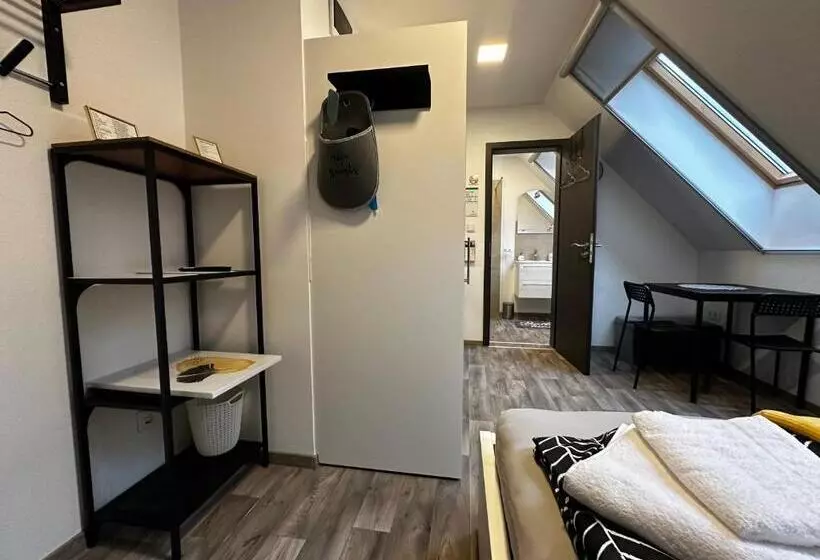 Aamiaismajoitus (B&B) See Panzió