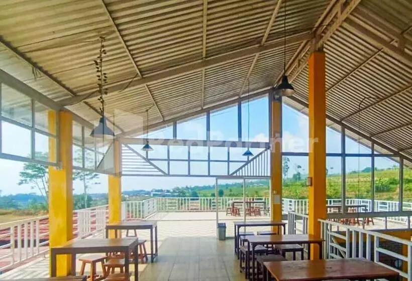 Hotelli Glamping Pengilon Edupark Mitra Reddoorz