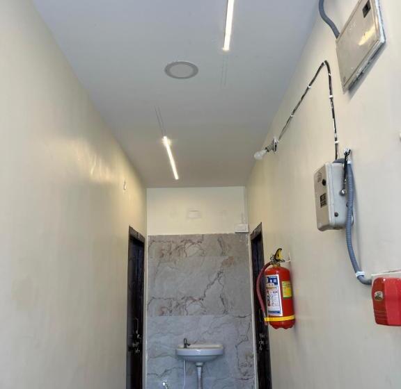 בית מלון כפרי Sri Vishweshwara Lodging