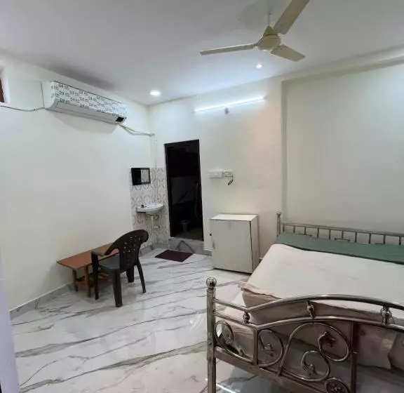 ホテル Sri Vishweshwara Lodging