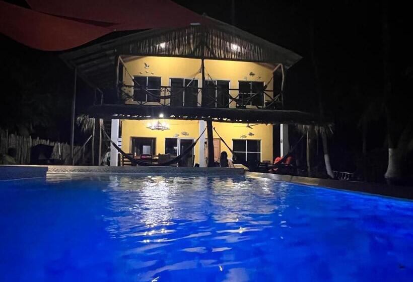 پانسیون Casa Pelícano