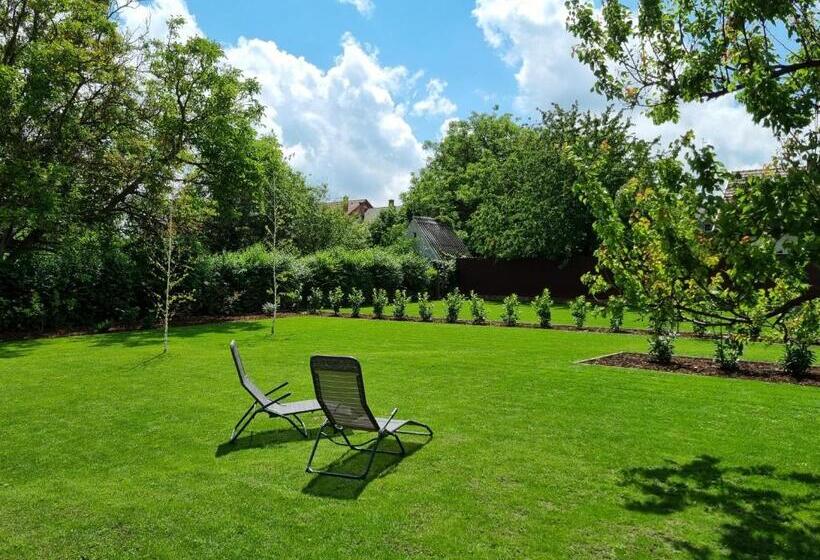 بنسيون Villa V53 Siófok