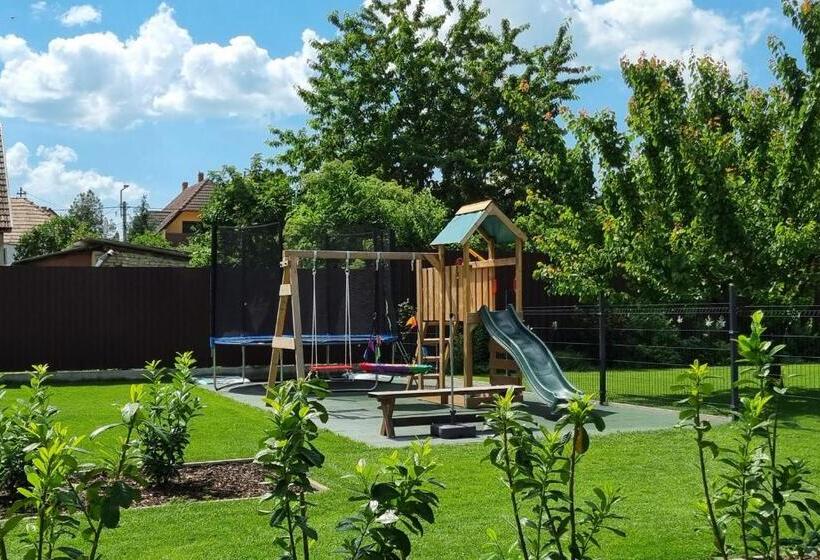 بنسيون Villa V53 Siófok