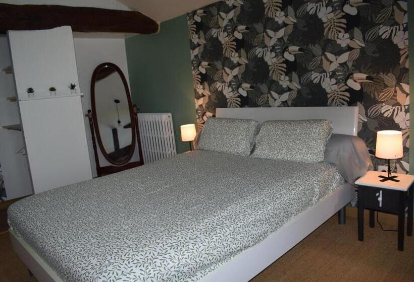 Bed and Breakfast Le Cardoué, Chambres D Hôtes Proche Du Puy Dufou