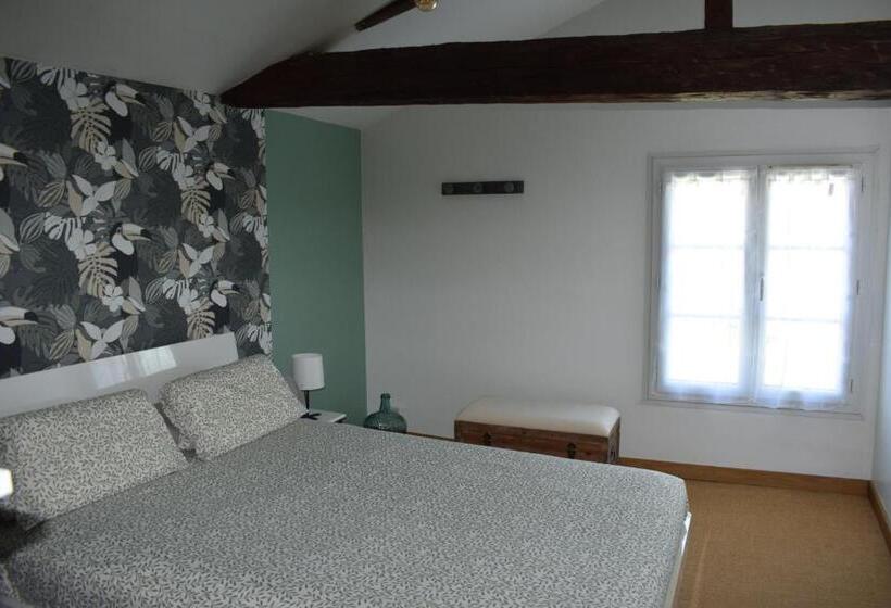 Bed and Breakfast Le Cardoué, Chambres D Hôtes Proche Du Puy Dufou