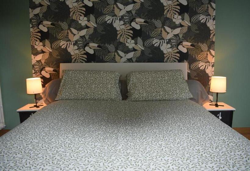 Bed and Breakfast Le Cardoué, Chambres D Hôtes Proche Du Puy Dufou