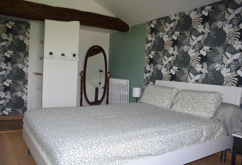 Bed and Breakfast Le Cardoué, Chambres D Hôtes Proche Du Puy Dufou