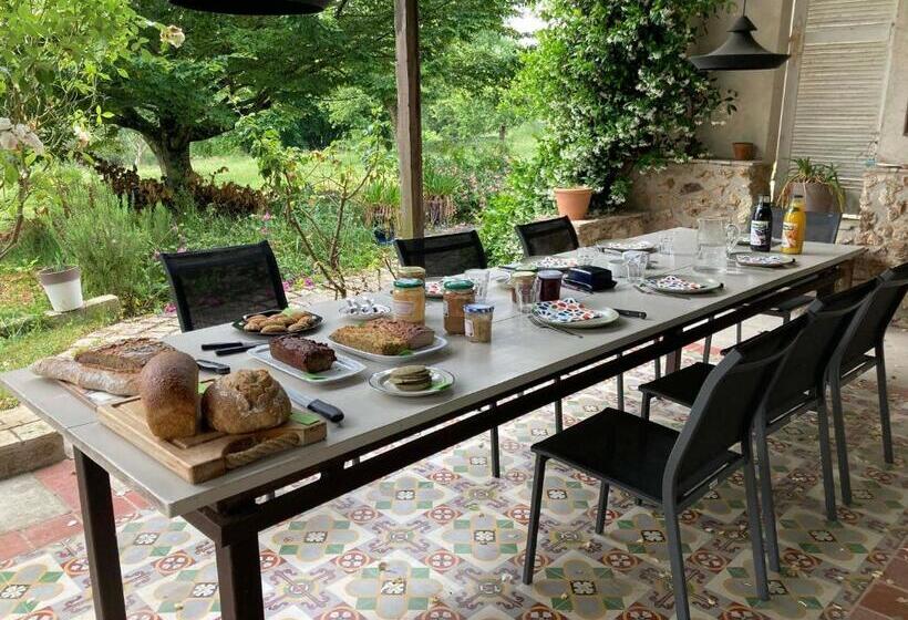 مبيت وإفطار Les Bertaulières