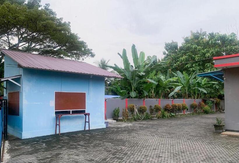 בית מלון כפרי Hana Losmen Redpartner