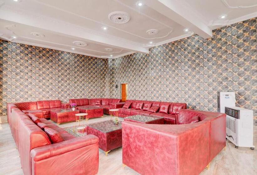 ホテル Oyo Sparrow Resort