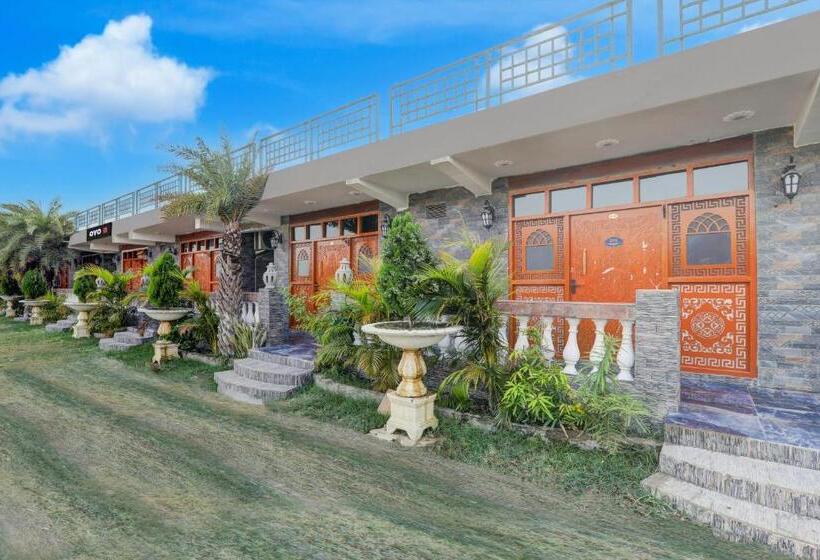 ホテル Oyo Sparrow Resort