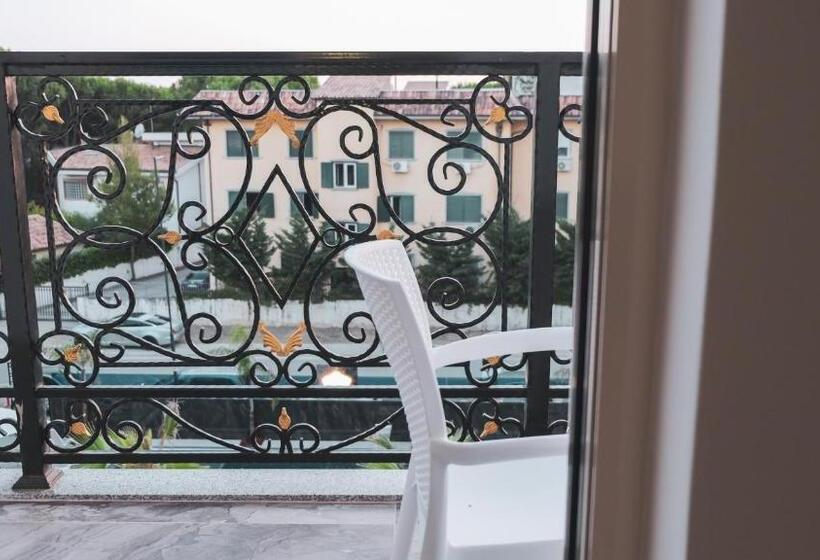 هتل Ruko Boutique