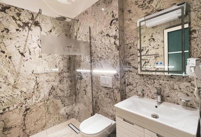 هتل Ruko Boutique