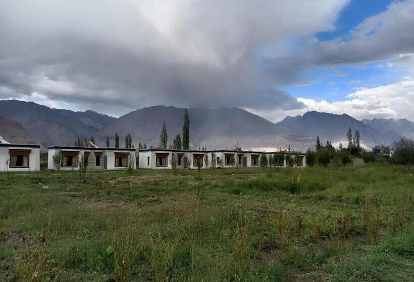 فندق Sky View Resort