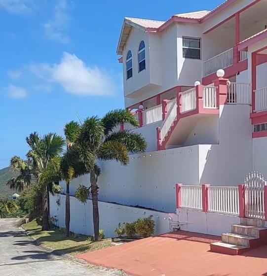 پانسیون Cliff Villa