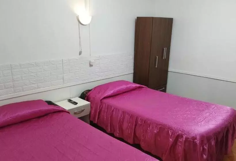 Majatalo Hostal Bahía, Habitaciones En Pleno Centro Y A Pasos De La Playa