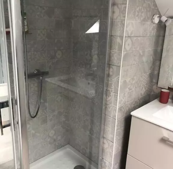 Majatalo Chez Blandine   Jolie Chambre Et Mezzanine Aménagée Proche Utt Infrastructures Sportives