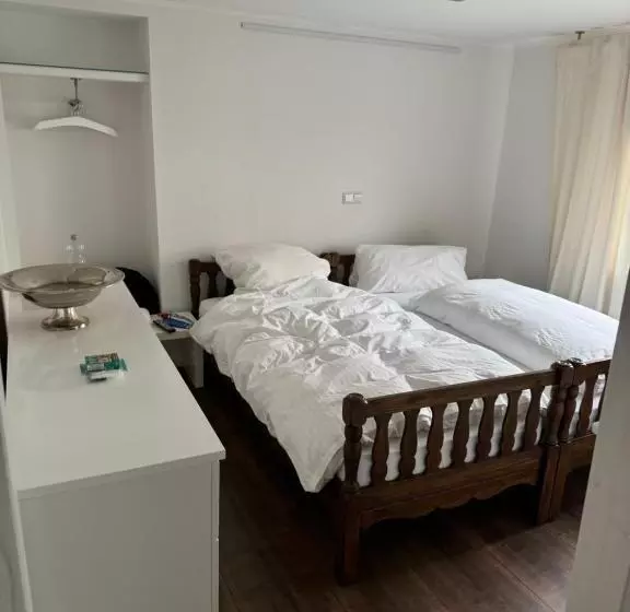 Majatalo Zwovier Meersburg