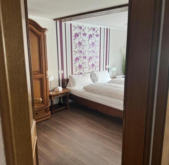 ペンション Zwovier Meersburg