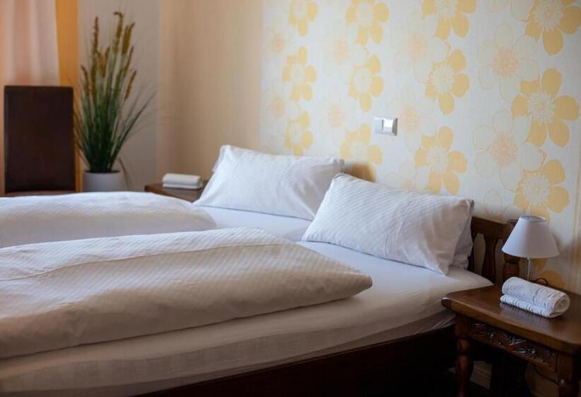 ペンション Zwovier Meersburg