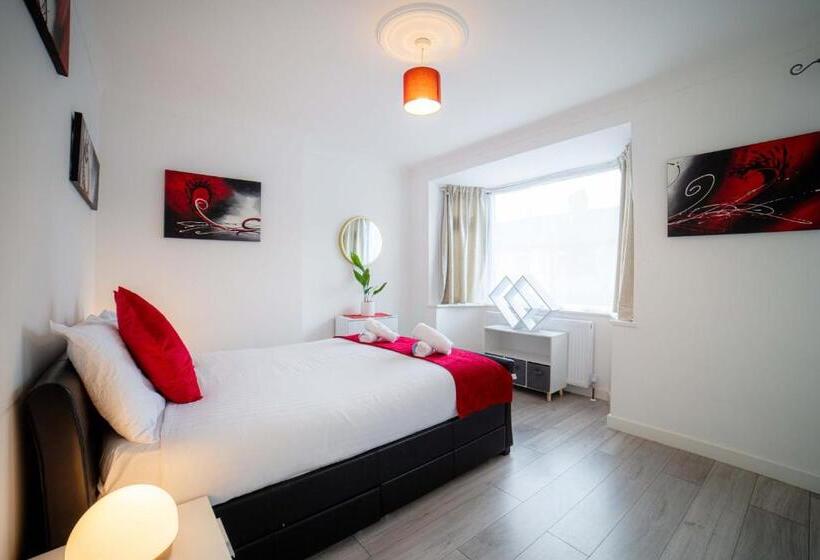 مبيت وإفطار Excel 3 Bed Fresh Linen Fast Wifi Please Contact Us Today At One Stop Property Management