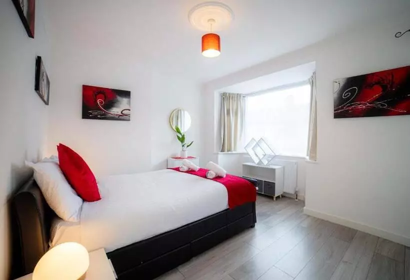 ベッドアンドブレックファースト Excel 3 Bed Fresh Linen Fast Wifi Please Contact Us Today At One Stop Property Management