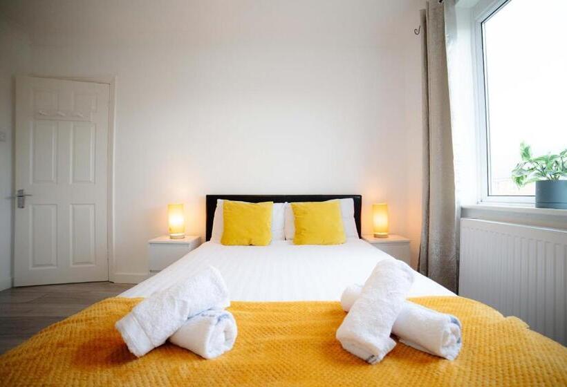 مبيت وإفطار Excel 3 Bed Fresh Linen Fast Wifi Please Contact Us Today At One Stop Property Management