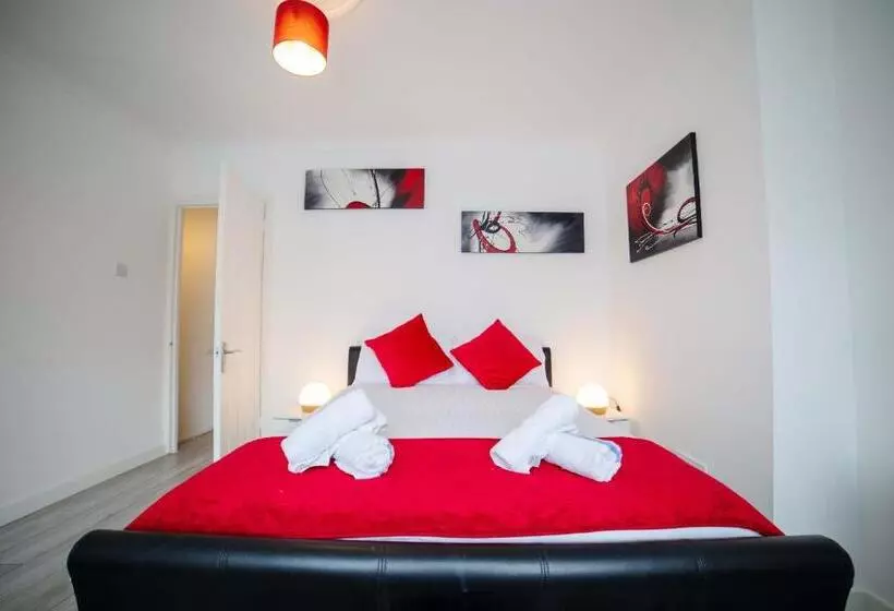ベッドアンドブレックファースト Excel 3 Bed Fresh Linen Fast Wifi Please Contact Us Today At One Stop Property Management
