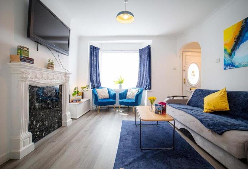 مبيت وإفطار Excel 3 Bed Fresh Linen Fast Wifi Please Contact Us Today At One Stop Property Management