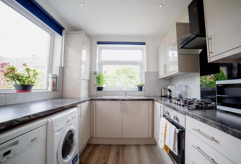 مبيت وإفطار Excel 3 Bed Fresh Linen Fast Wifi Please Contact Us Today At One Stop Property Management