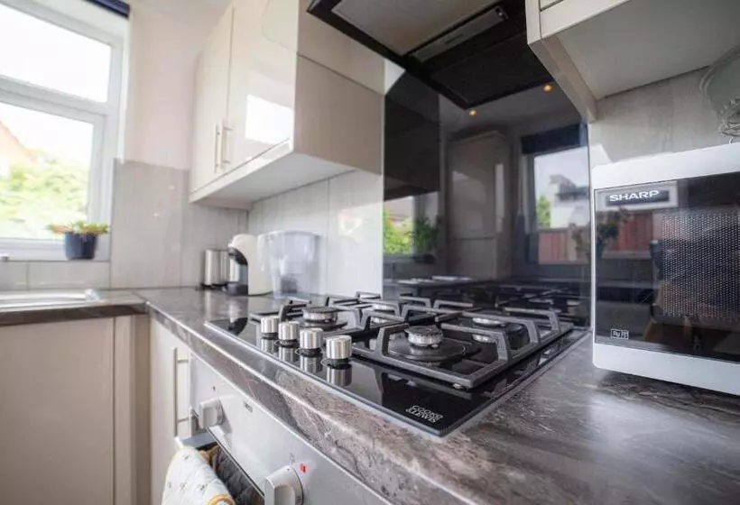 ベッドアンドブレックファースト Excel 3 Bed Fresh Linen Fast Wifi Please Contact Us Today At One Stop Property Management