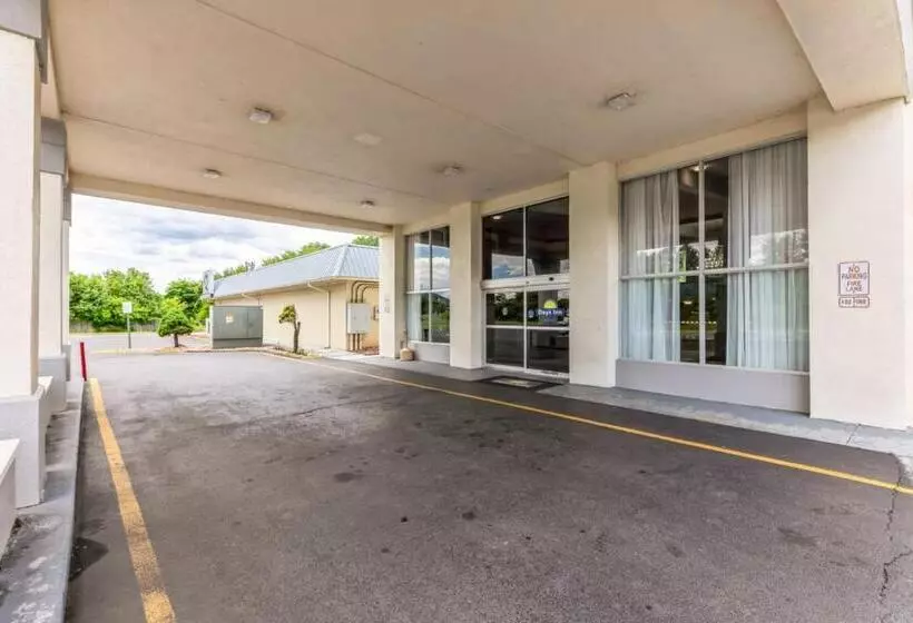 Hotelli Days Inn I81 King Room