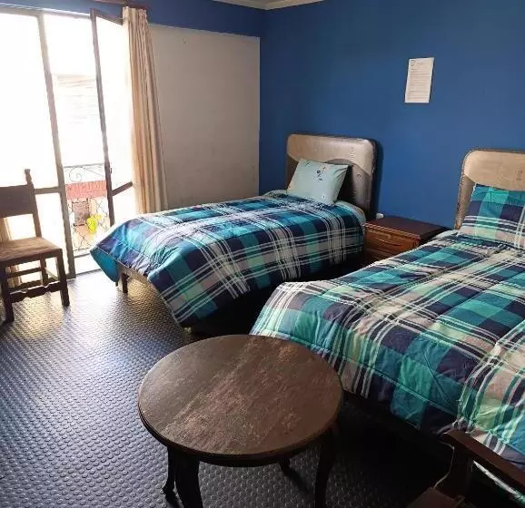 هتل Hostal Nieves
