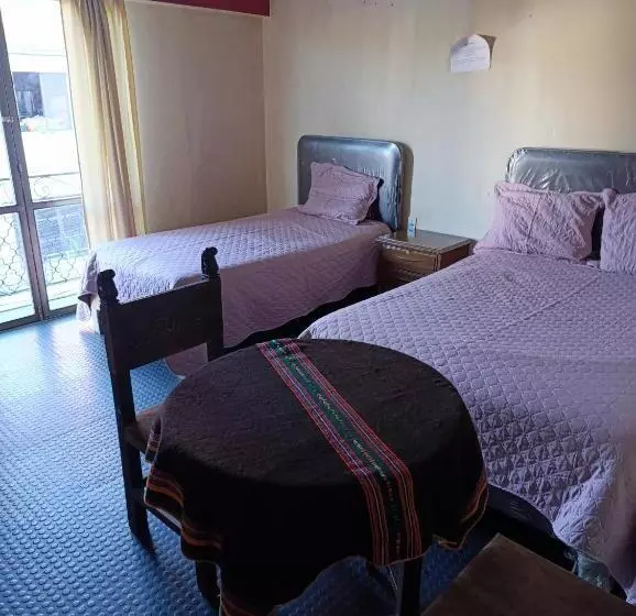 هتل Hostal Nieves