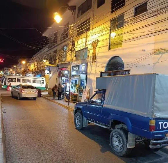 هتل Hostal Nieves