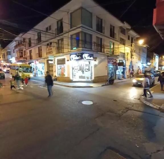 هتل Hostal Nieves