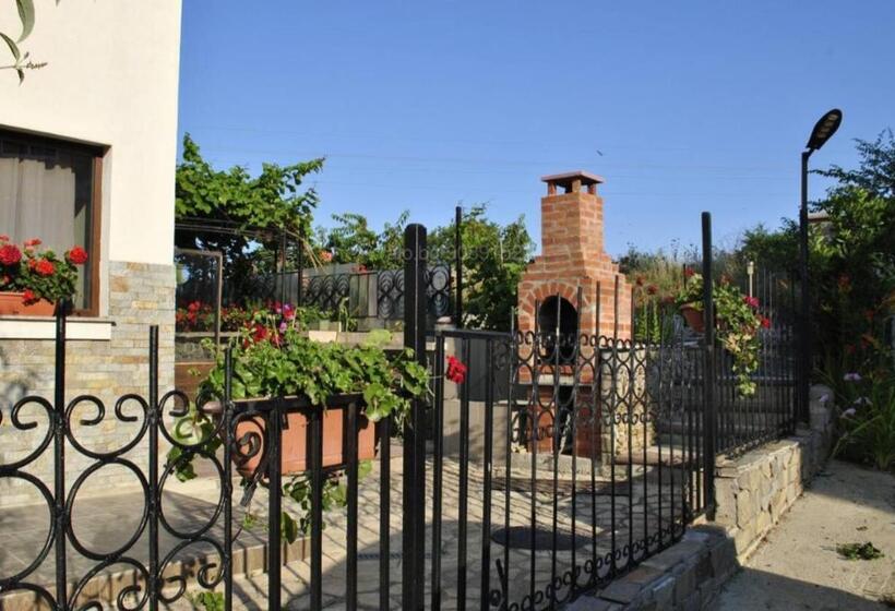 پانسیون къща за гости азалия