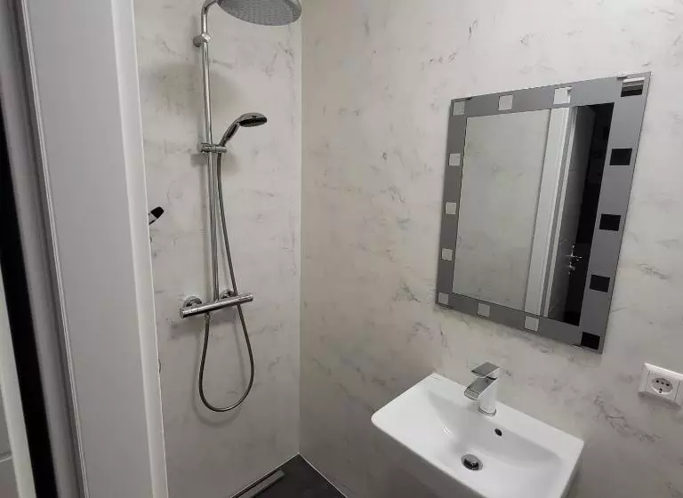 Majatalo Frankenthal City Apartment Mit Eigene Bad Und Kochmöglichkeit