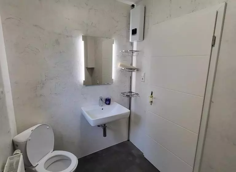 Majatalo Frankenthal City Apartment Mit Eigene Bad Und Kochmöglichkeit