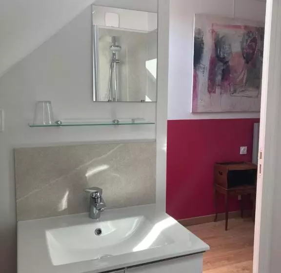 ベッドアンドブレックファースト Chez Anne   Chambre Avec Salle De Bain Privative