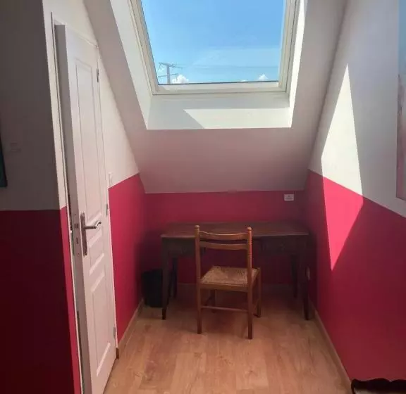 ベッドアンドブレックファースト Chez Anne   Chambre Avec Salle De Bain Privative