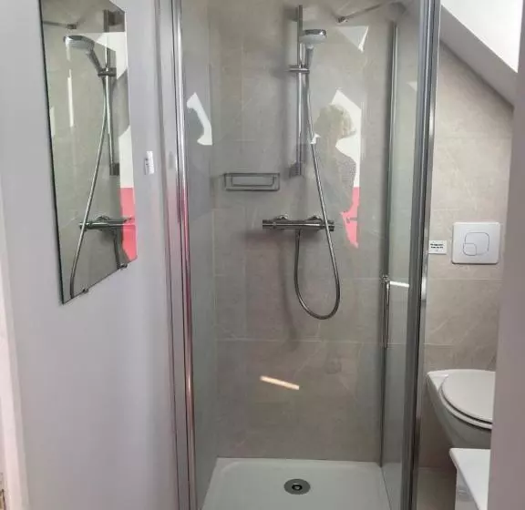 ベッドアンドブレックファースト Chez Anne   Chambre Avec Salle De Bain Privative