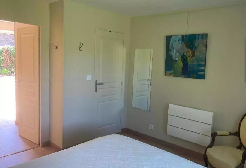 ベッドアンドブレックファースト Chez Anne   Chambre Avec Salle De Bain Privative