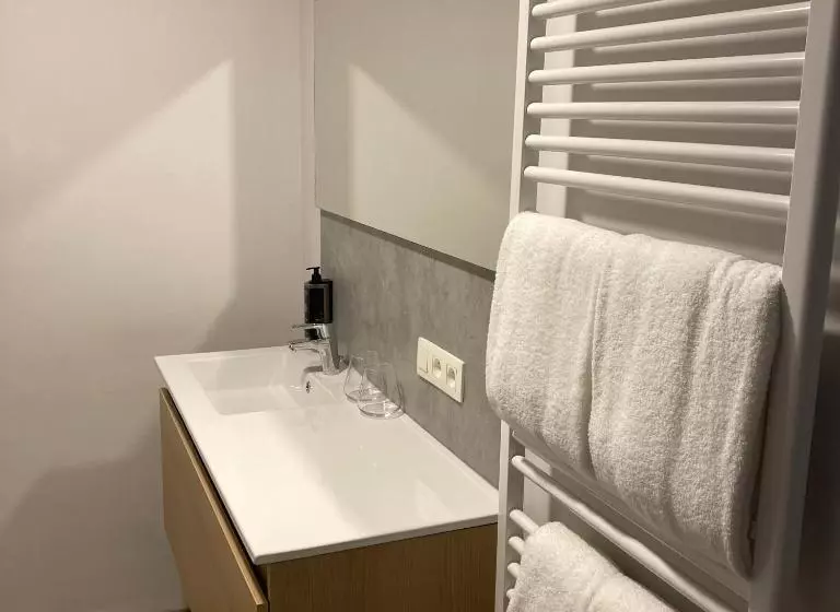 تختخواب و صبحانه Destoker