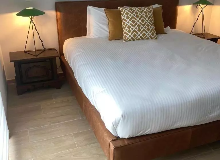 تختخواب و صبحانه Destoker