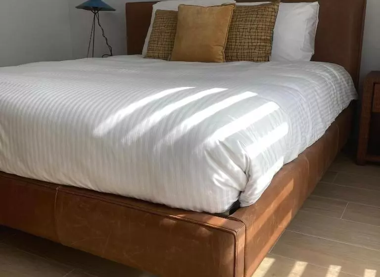 تختخواب و صبحانه Destoker