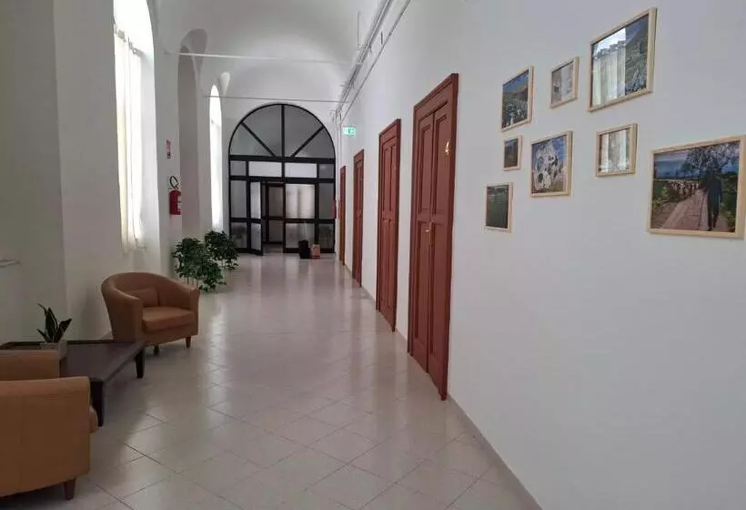 تختخواب و صبحانه Lupi E Agnelli
