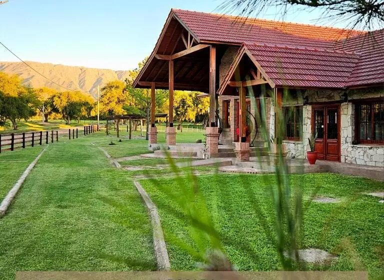 Hotelli Ayres Del Golf Posada Restó